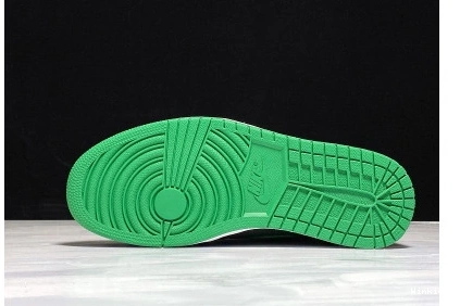 1 - RETRO BLACK GREEN PINE 555088-030 JORDAN HIGH 0930
